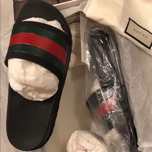 Black Gucci sliders